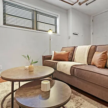 Stylish And Fully Furnished Studio Apartment - Oakdale G